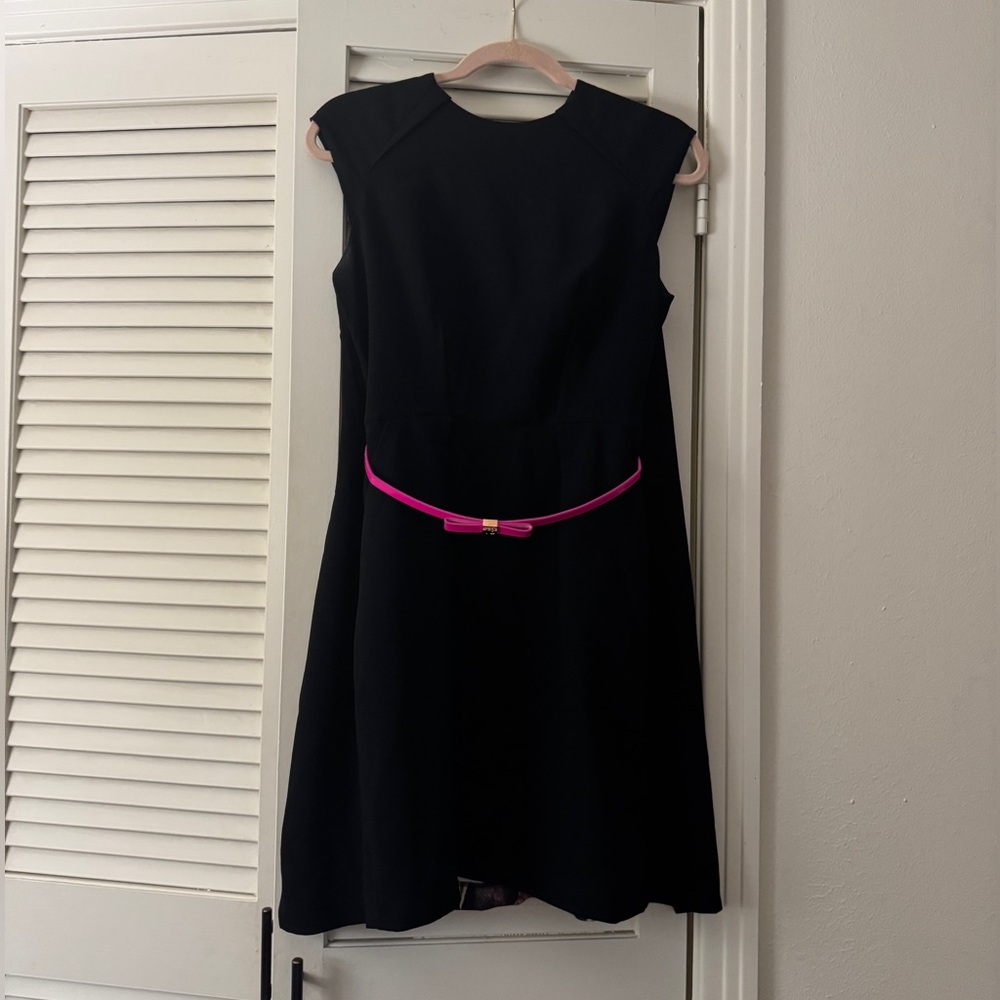 Elegant Black Floral-Back Cap Sleeve Dress - Picture 2 of 6